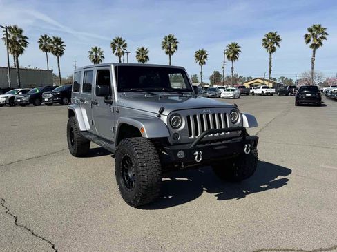 Used 2016 Jeep Wrangler Unlimited Sahara w/ Connectivity Group image 3