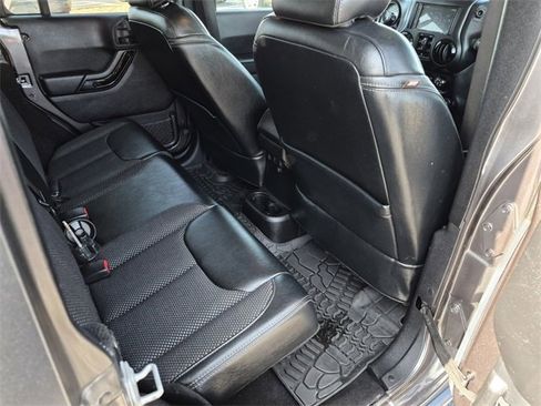 Used 2016 Jeep Wrangler Unlimited Sahara image 14