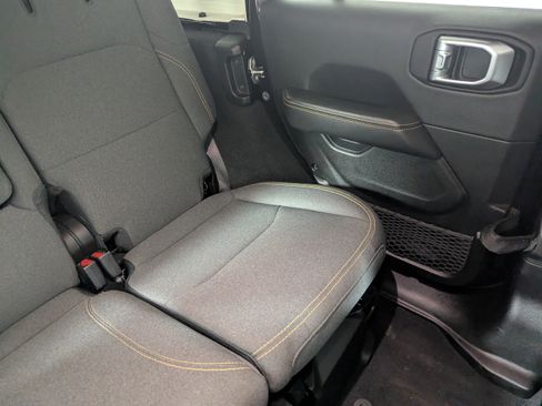 Used 2025 Jeep Wrangler Unlimited Sahara AWD/4WD image 12