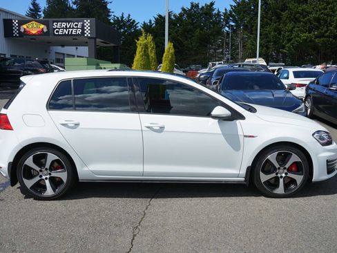Used 2017 Volkswagen GTI SE image 5