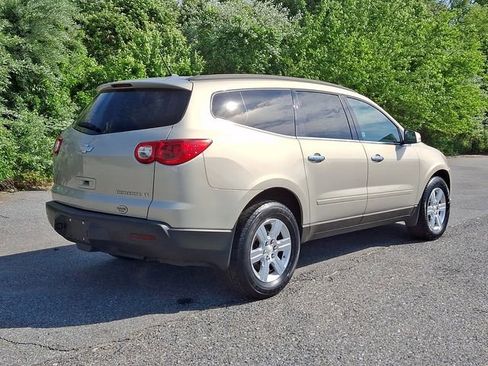 Used 2011 Chevrolet Traverse LT w/ Personal Connectivity Package FWD image 6
