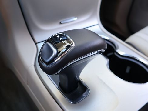 Used 2015 Jeep Grand Cherokee Overland w/ Trailer Tow Group IV image 26