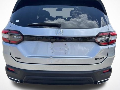Used 2025 Honda Pilot Sport image 18
