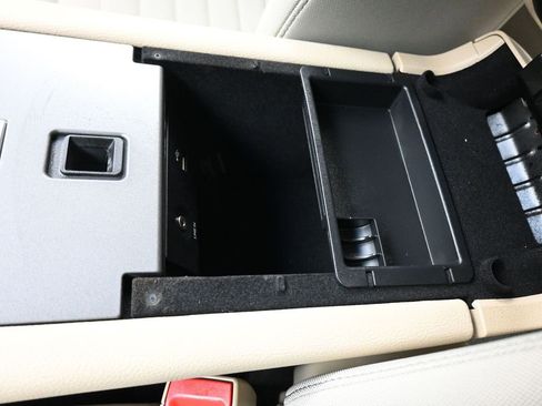 Used 2018 Ford Taurus SE image 21