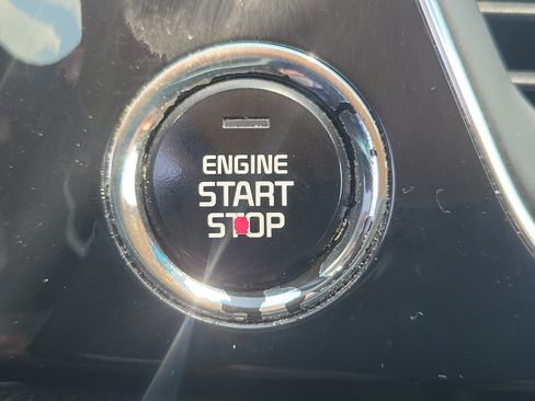 Used 2016 Kia Sedona EX FWD image 27