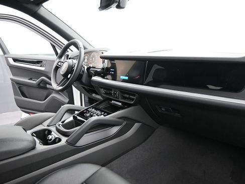 Certified 2025 Porsche Cayenne AWD/4WD image 20