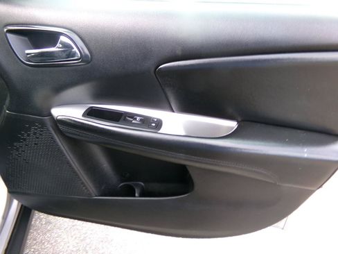 Used 2016 Dodge Journey SE w/ Flexible Seating Group FWD image 21