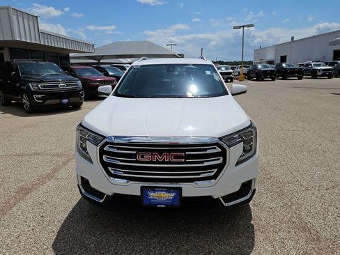Used 2024 GMC Terrain SLT AWD/4WD image 3
