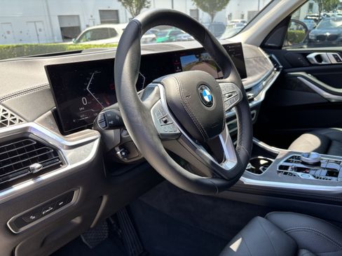 Used 2025 BMW X7 xDrive40i w/ Premium Package AWD/4WD image 17