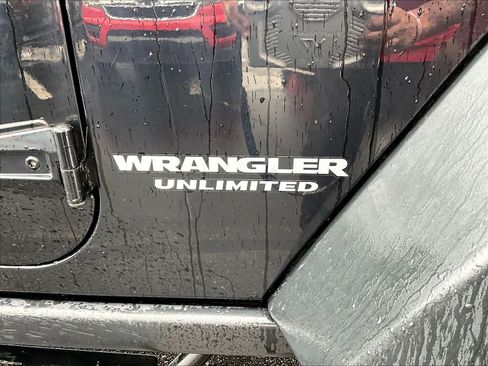 Used 2015 Jeep Wrangler Unlimited Rubicon AWD/4WD image 24