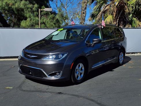 Used 2017 Chrysler Pacifica Touring-L Plus image 24