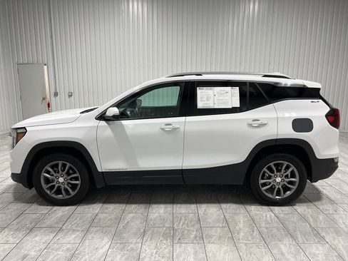 Used 2024 GMC Terrain SLT image 2