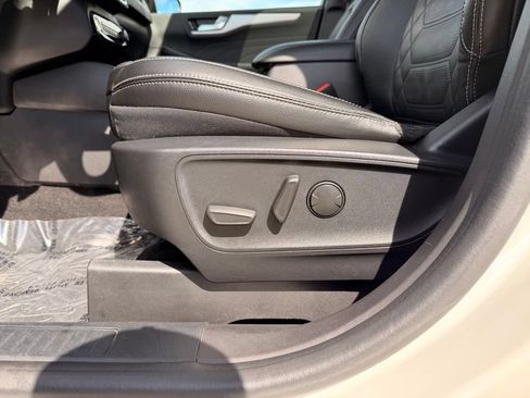 Used 2024 Ford Escape Platinum w/ Premium Technology Package AWD/4WD image 33