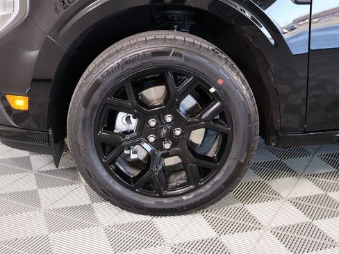 Used 2025 Ford Maverick Lobo image 16