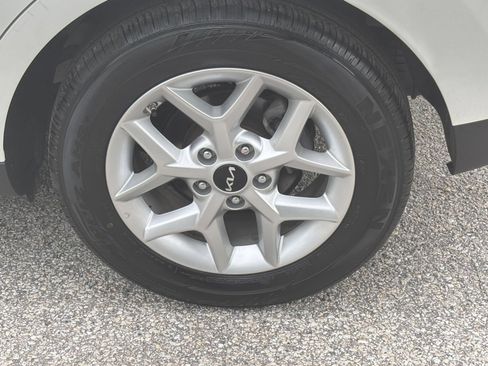 Used 2025 Kia Soul LX w/ LX Technology Package FWD image 20