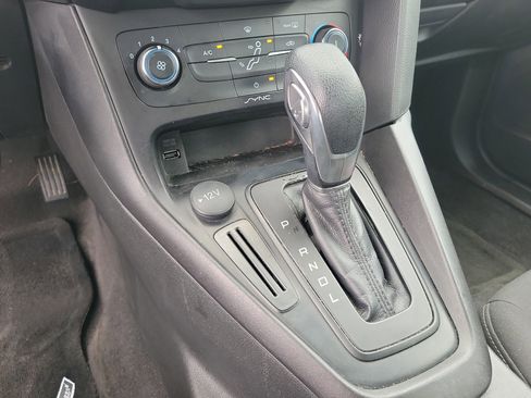 Used 2018 Ford Focus SE FWD image 32