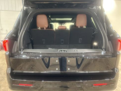 New 2025 Lincoln Navigator Reserve image 32