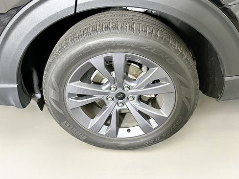 Used 2022 Ford Explorer XLT w/ Equipment Group 202A image 11