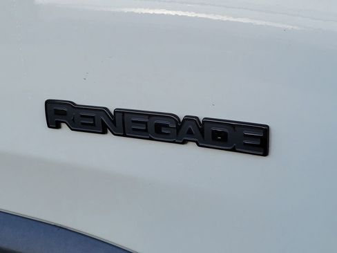 Used 2018 Jeep Renegade Altitude image 7