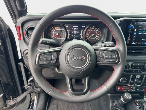 Used 2024 Jeep Wrangler Unlimited Rubicon w/ Technology Group AWD/4WD image 25