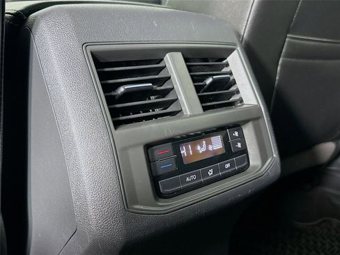 Used 2022 Volkswagen Atlas SE image 27