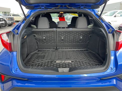 Used 2022 Toyota C-HR XLE FWD image 17