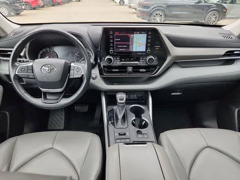 Used 2022 Toyota Highlander XLE AWD/4WD image 21