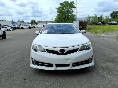 Used 2013 Toyota Camry SE FWD image 2