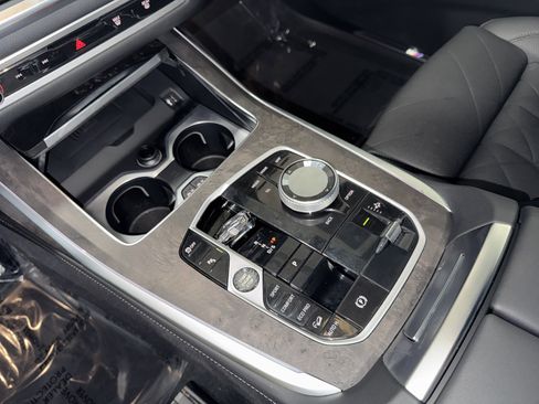 Certified 2025 BMW X7 xDrive40i w/ Executive Package image 28