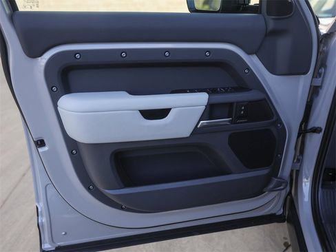 Used 2026 Land Rover Defender 110 S image 30