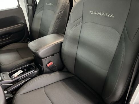 Used 2019 Jeep Wrangler Unlimited Sahara AWD/4WD image 18