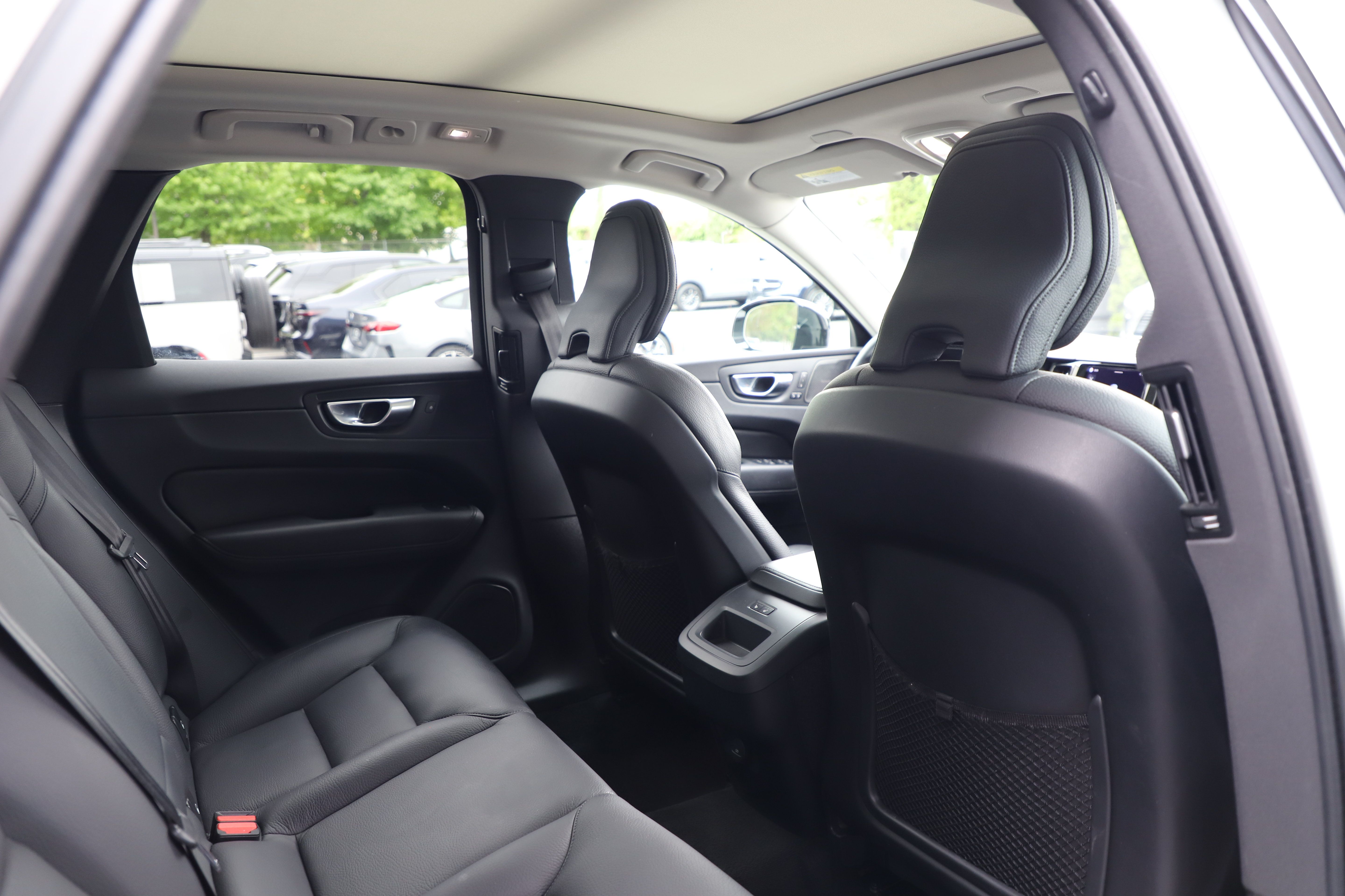Used 2023 Volvo XC60 B5 Plus w/ Climate Package AWD/4WD image 8