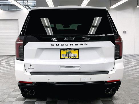 Used 2025 Chevrolet Suburban Z71 AWD/4WD image 5