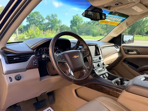 Used 2018 Chevrolet Suburban LT w/ LT Signature Package RWD image 9