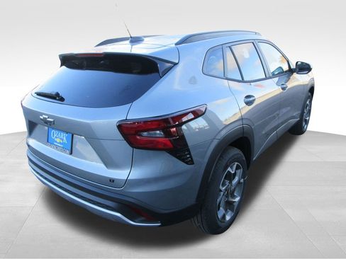New 2026 Chevrolet Trax LT w/ LPO, Blackout Package image 5