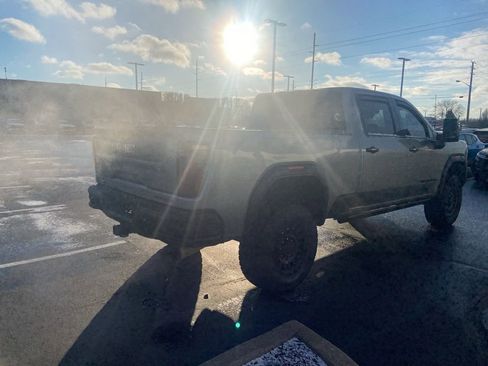 Used 2024 GMC Sierra 2500 AT4X w/ AT4X AEV Edition image 5