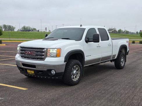 Used 2013 GMC Sierra 2500 SLT w/ Suspension Package, Off-Road AWD/4WD image 7