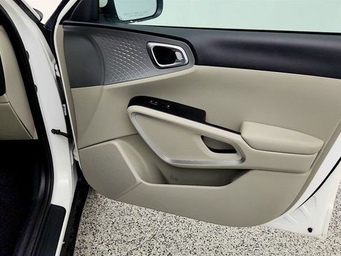 Used 2025 Kia Soul LX FWD image 25