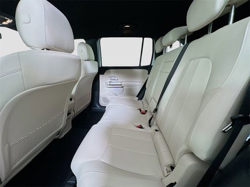 New 2025 Mercedes-Benz GLB 250 4MATIC image 21
