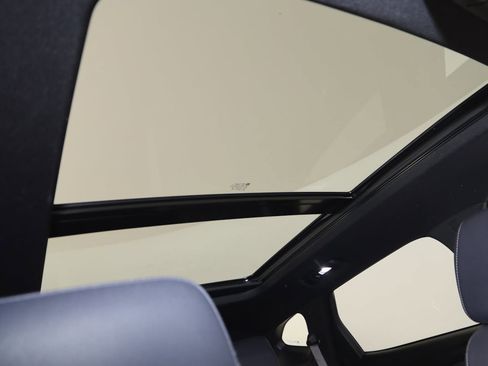 Used 2023 Chevrolet Blazer RS image 11