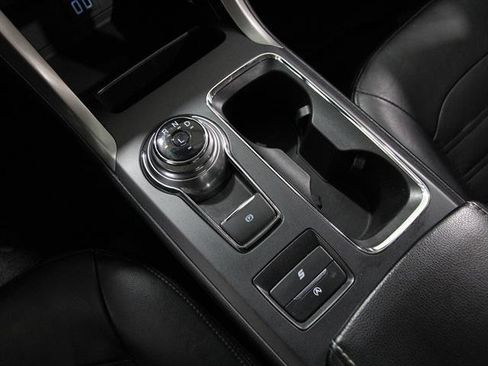 Used 2020 Ford Fusion SE image 17