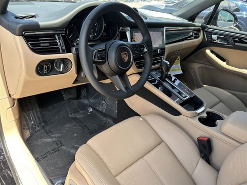 New 2025 Porsche Macan image 4