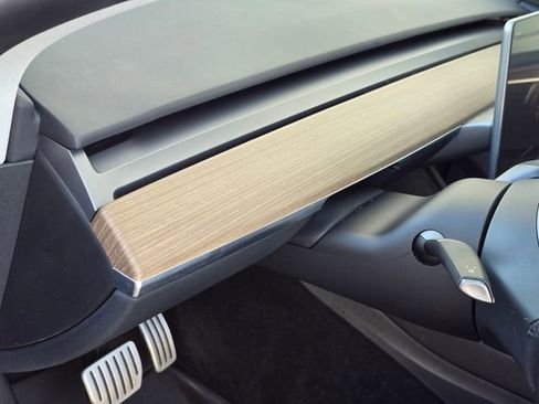 Used 2022 Tesla Model Y Performance image 18