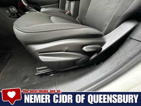 Used 2023 Jeep Renegade Trailhawk AWD/4WD image 12