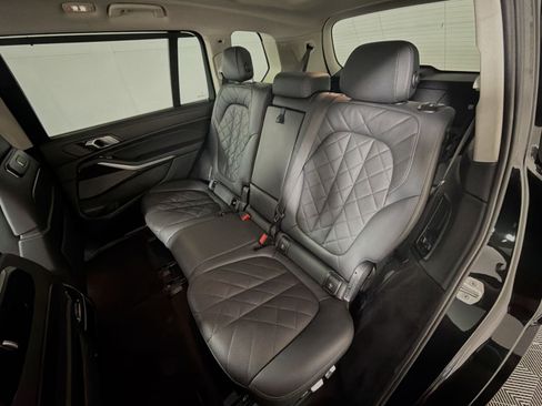 Used 2024 BMW X7 xDrive40i w/ Premium Package AWD/4WD image 25