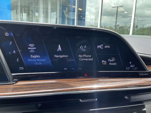 Certified 2024 Cadillac Escalade Premium Luxury w/ Performance Package AWD/4WD image 31