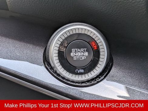 Used 2024 Jeep Wagoneer L 4WD image 27