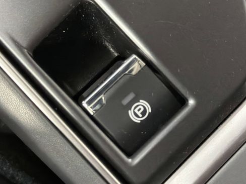 Certified 2025 Subaru Crosstrek 2.0i Premium image 30