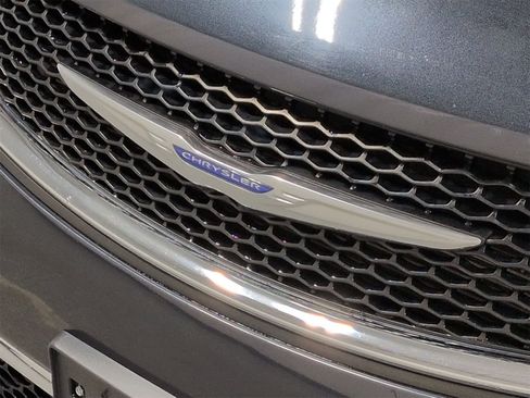 Certified 2020 Chrysler Pacifica Limited image 12