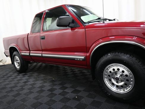 Used 2000 Chevrolet S10 Pickup LS w/ Preferred Equipment Group image 13
